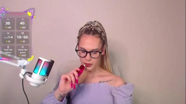 Image 2 of cassiemich Stream on Chaturbate on 8 months ago