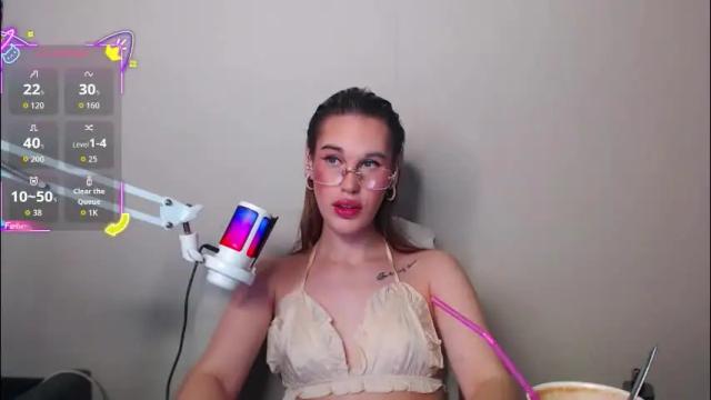 Image 2 of cassiemich Stream on Chaturbate on 4 months ago