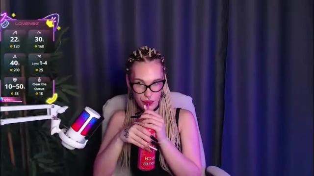 Image 2 of cassiemich Stream on Chaturbate on 1 month ago