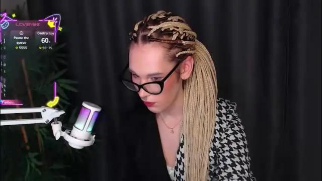 Image 2 of cassiemich Stream on Chaturbate on 1 month ago