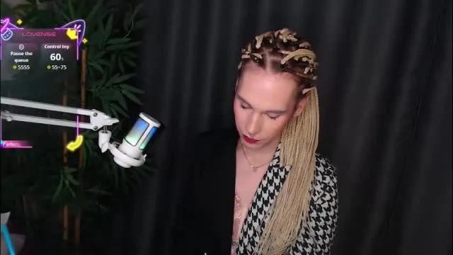 Image 6 of cassiemich Stream on Chaturbate on 1 month ago