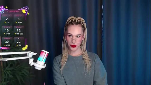 Image 2 of cassiemich Stream on Chaturbate on 1 month ago