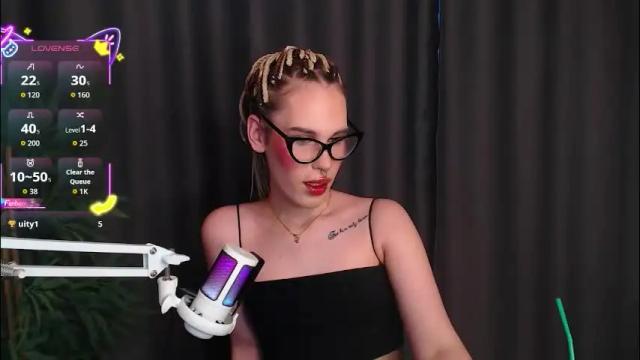 Image 2 of cassiemich Stream on Chaturbate on 1 month ago