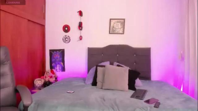 Image 2 of cata_greenn Stream on Chaturbate on 1 month ago