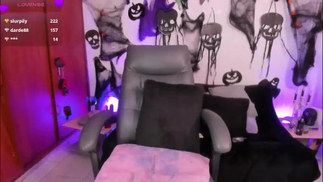 Image 12 of cata_greenn Stream on Chaturbate on 20 hours ago