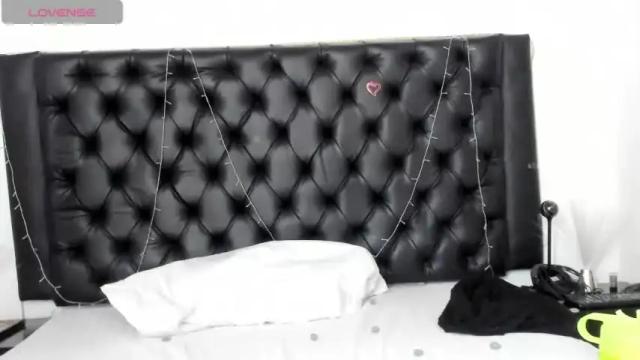 Image 3 of catalina_fer Stream on Chaturbate on 14 months ago