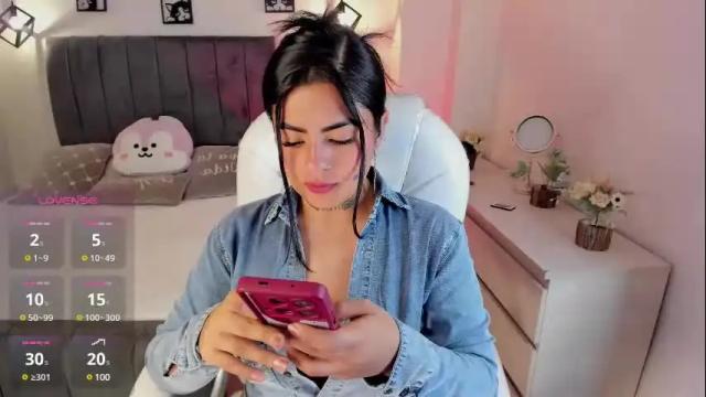 Image 11 of catalina_naughtyy Stream on Chaturbate on 1 month ago