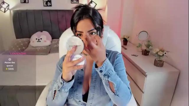Image 12 of catalina_naughtyy Stream on Chaturbate on 1 month ago