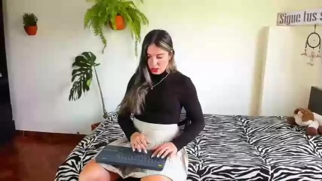 Image 3 of catalinalince Stream on Chaturbate on 15 months ago