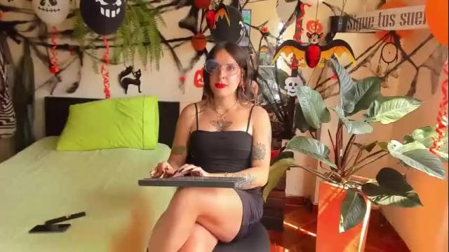 Image 7 of catalinalince Stream on Chaturbate on 1 month ago