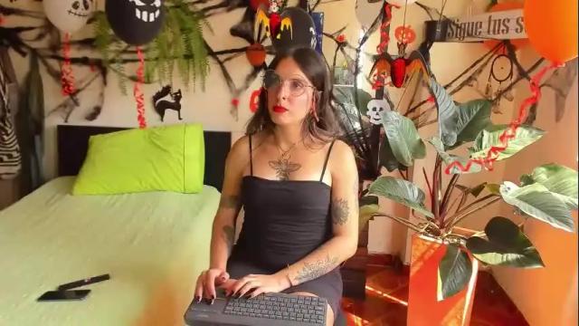 Image 8 of catalinalince Stream on Chaturbate on 1 month ago