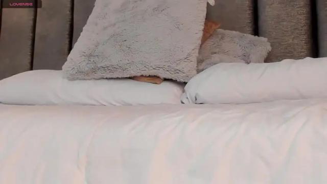 Image 4 of catalinamendes_99 Stream on Chaturbate on 17 months ago
