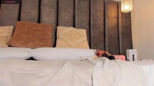 Image 12 of catalinamendes_99 Stream on Chaturbate on 16 months ago