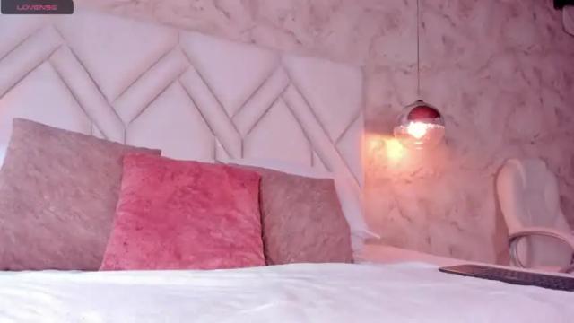 Image 2 of catalinamendes_99 Stream on Chaturbate on 18 months ago