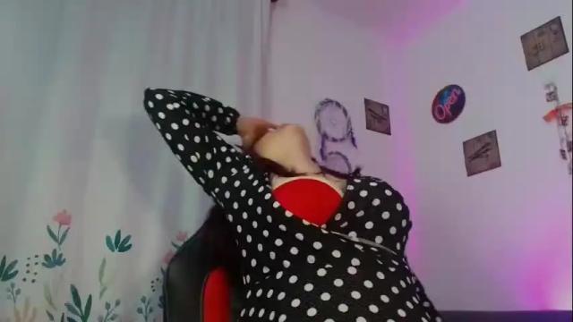 Image 10 of catalinamommyx Stream on Chaturbate on 6 days ago
