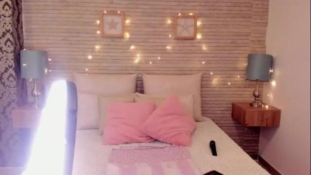 Image 4 of catalinnathompson Stream on Chaturbate on 5 months ago