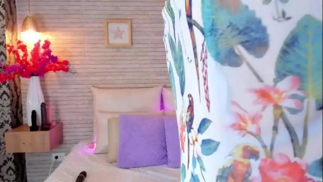 Image 3 of catalinnathompson Stream on Chaturbate on 5 months ago