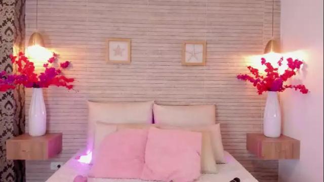 Image 4 of catalinnathompson Stream on Chaturbate on 5 months ago