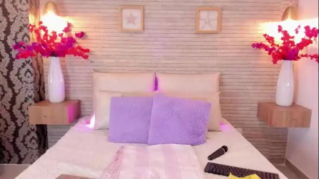 Image 4 of catalinnathompson Stream on Chaturbate on 5 months ago