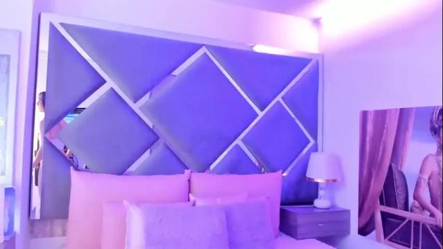 Image 2 of catalinnathompson Stream on Chaturbate on 4 months ago