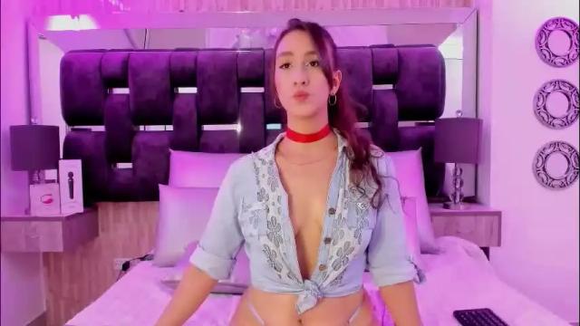 Image 12 of catalinnathompson Stream on Chaturbate on 12 days ago