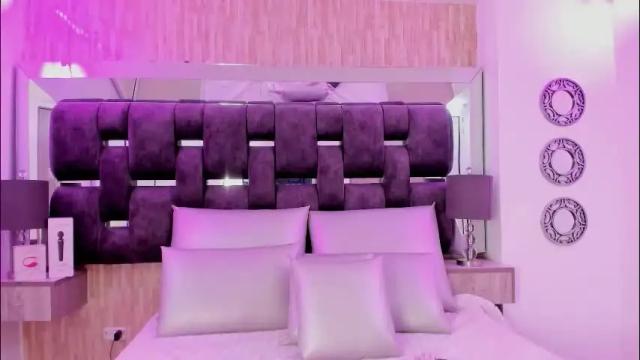 Image 3 of catalinnathompson Stream on Chaturbate on 12 days ago