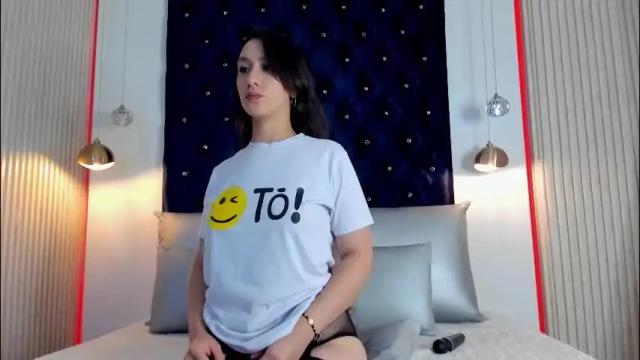 Image 11 of catalinnathompson Stream on Chaturbate on 11 days ago