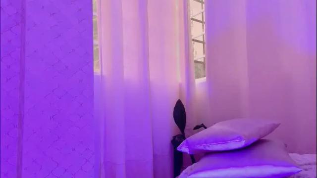 Image 3 of catalinnathompson Stream on Chaturbate on 2 months ago