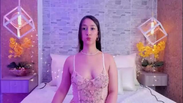 Image 3 of catalinnathompson Stream on Chaturbate on 2 months ago