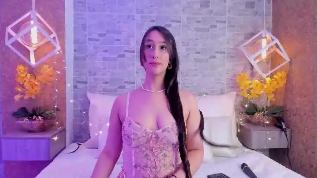 Image 4 of catalinnathompson Stream on Chaturbate on 2 months ago