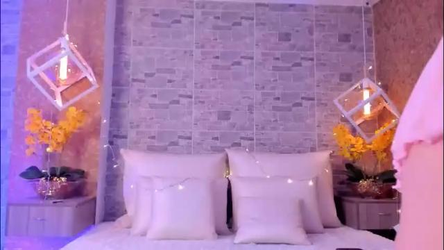 Image 3 of catalinnathompson Stream on Chaturbate on 1 month ago