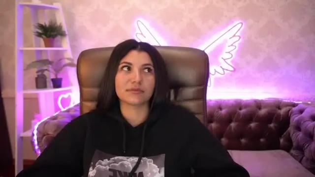 Image 10 of caterine_elli Stream on Chaturbate on 20 months ago