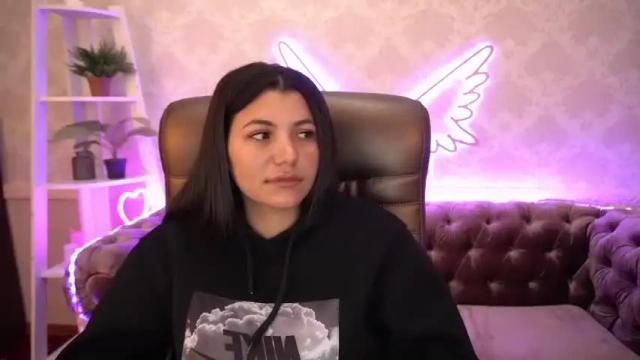 Image 11 of caterine_elli Stream on Chaturbate on 20 months ago