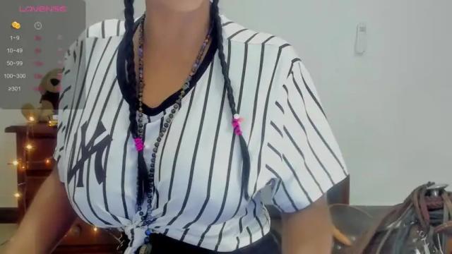 Image 7 of caterinezapataa Stream on Chaturbate on 16 months ago