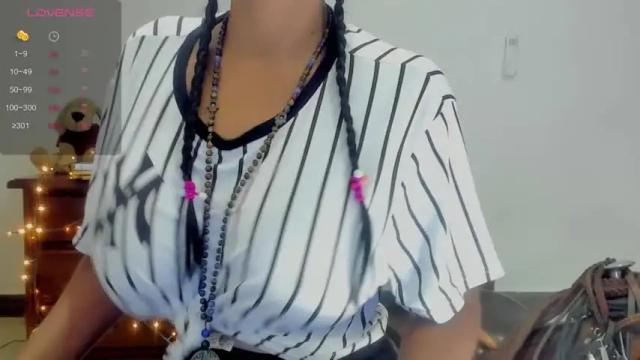 Image 8 of caterinezapataa Stream on Chaturbate on 16 months ago