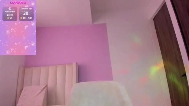 Image 8 of caylin_jordan Stream on Chaturbate on 25 days ago