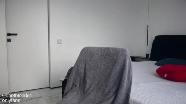 Image 11 of cbhotblonde Stream on Chaturbate on 1 month ago