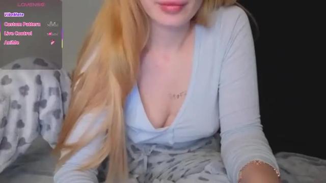 Image 10 of cbhotblonde Stream on Chaturbate on 1 month ago