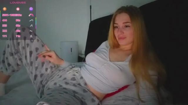 Image 3 of cbhotblonde Stream on Chaturbate on 1 month ago
