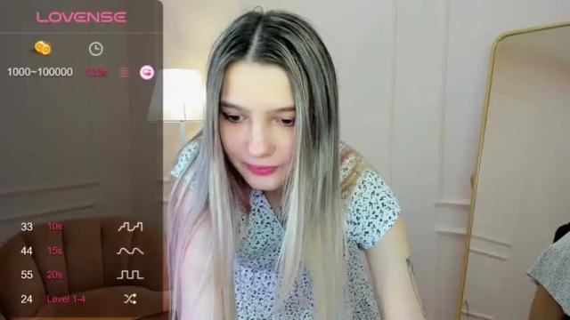 Image 12 of ccrystalixx_ Stream on Chaturbate on 19 months ago