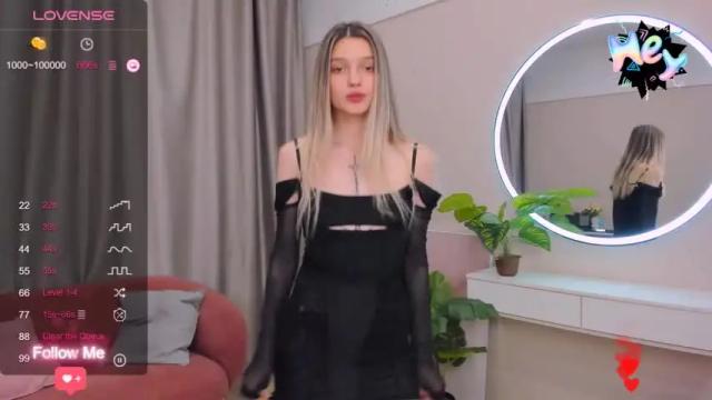 Image 3 of ccrystalixx_ Stream on Chaturbate on 18 months ago