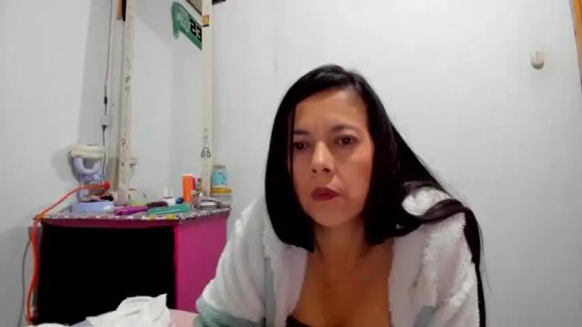 Image 2 of cecihotty4u Stream on Chaturbate on 15 months ago