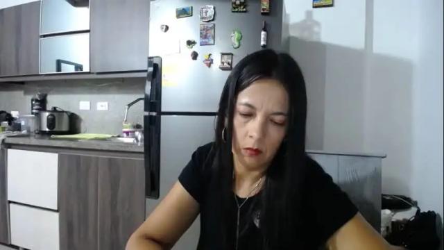 Image 7 of cecihotty4u Stream on Chaturbate on 1 month ago
