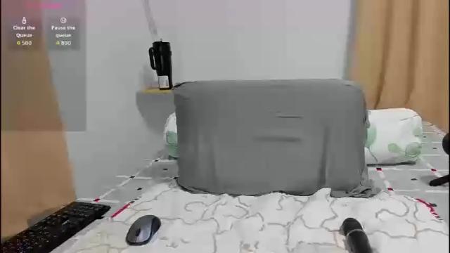 Image 3 of cee_chalynn Stream on Chaturbate on 1 month ago