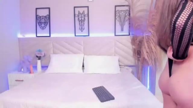 Image 6 of celeste__rosse__ Stream on Chaturbate on 15 months ago