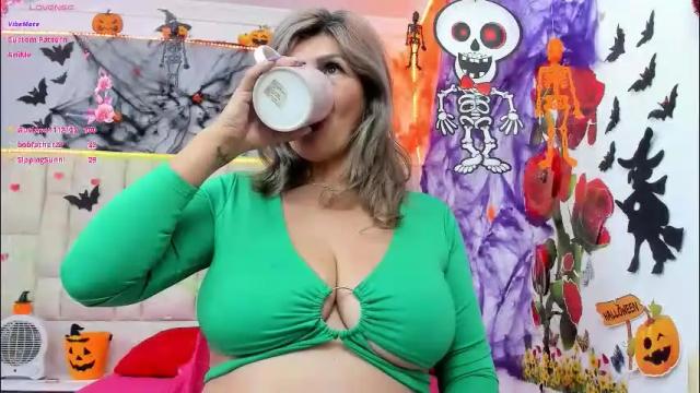 Image 2 of celeste_lincon Stream on Chaturbate on 6 days ago