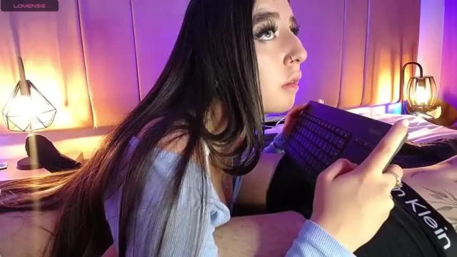 Image 7 of celeste_sweet_04 Stream on Chaturbate on 12 months ago