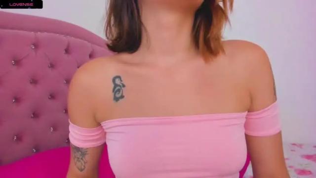Image 4 of celesteclinton Stream on Chaturbate on 17 months ago