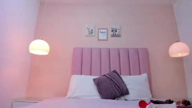 Image 2 of celestee_parkeer Stream on Chaturbate on 14 months ago