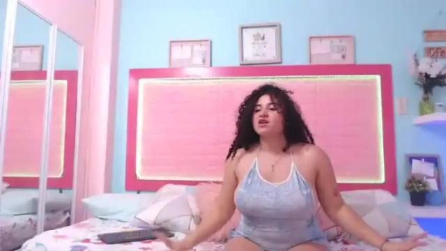 Image 2 of celestepretthy Stream on Chaturbate on 15 months ago